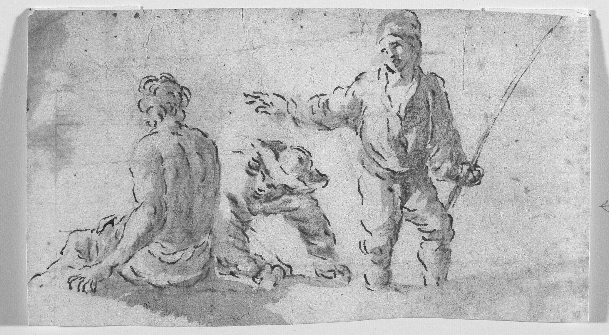 Tre mandefigurer, muligvis fiskere på en strandbred