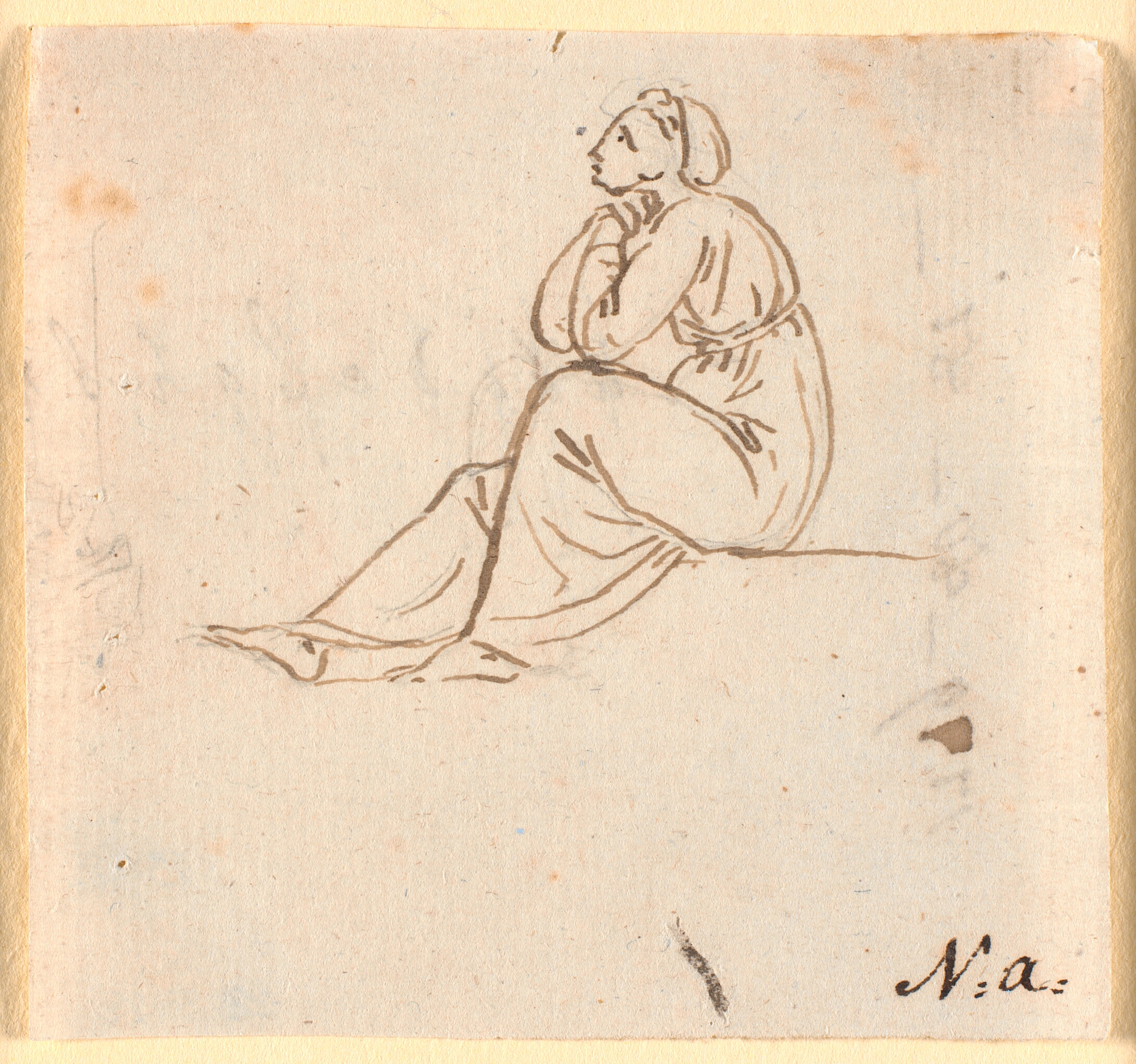 Siddende kvindefigur i profil til venstre