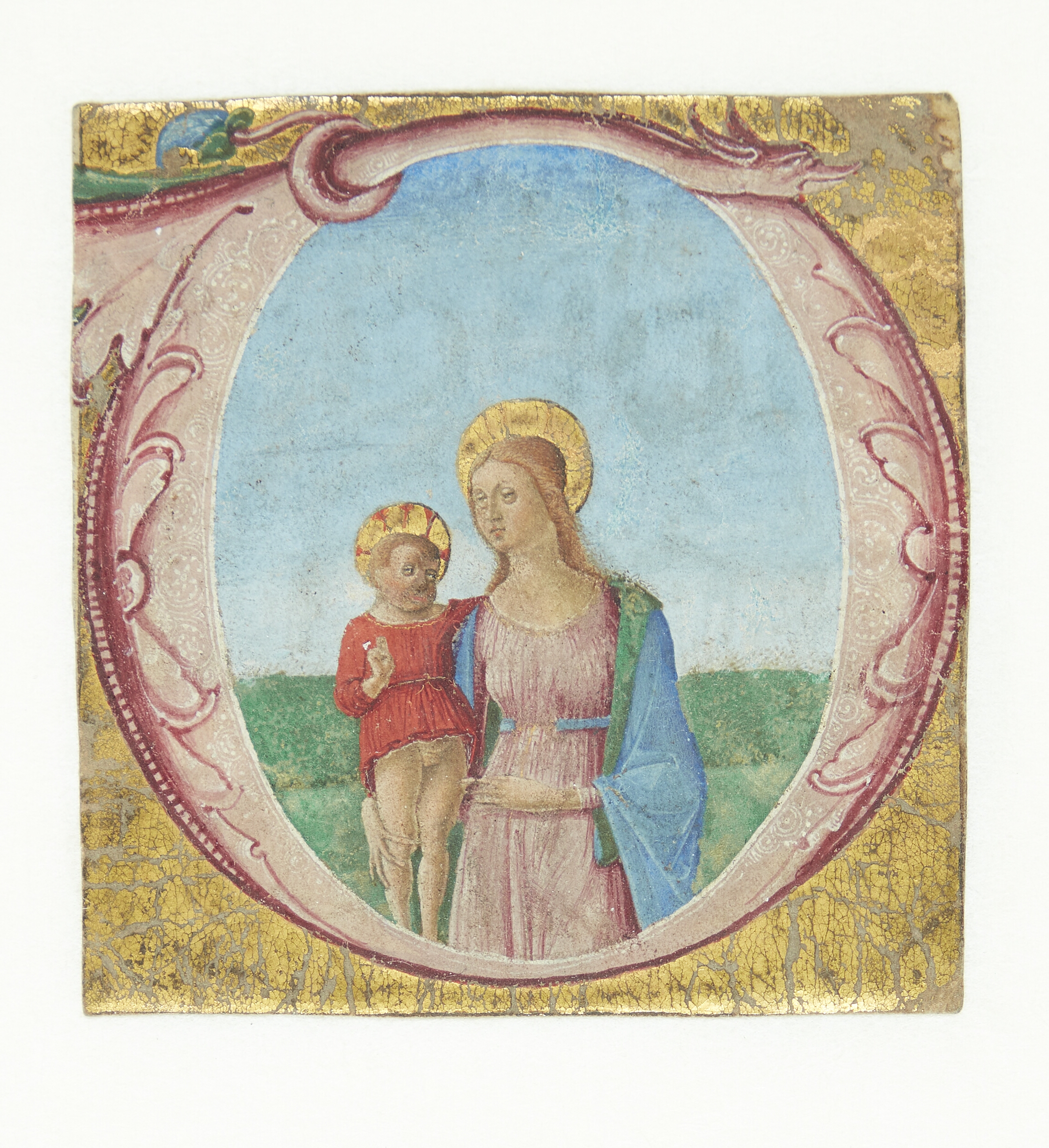 Ornamenteret initial O, hvori bl.a. indgår et dragehoved. I initialet en stående Madonna med Jesusbarnet i et landskab. Udsnit af miniaturehåndskrift