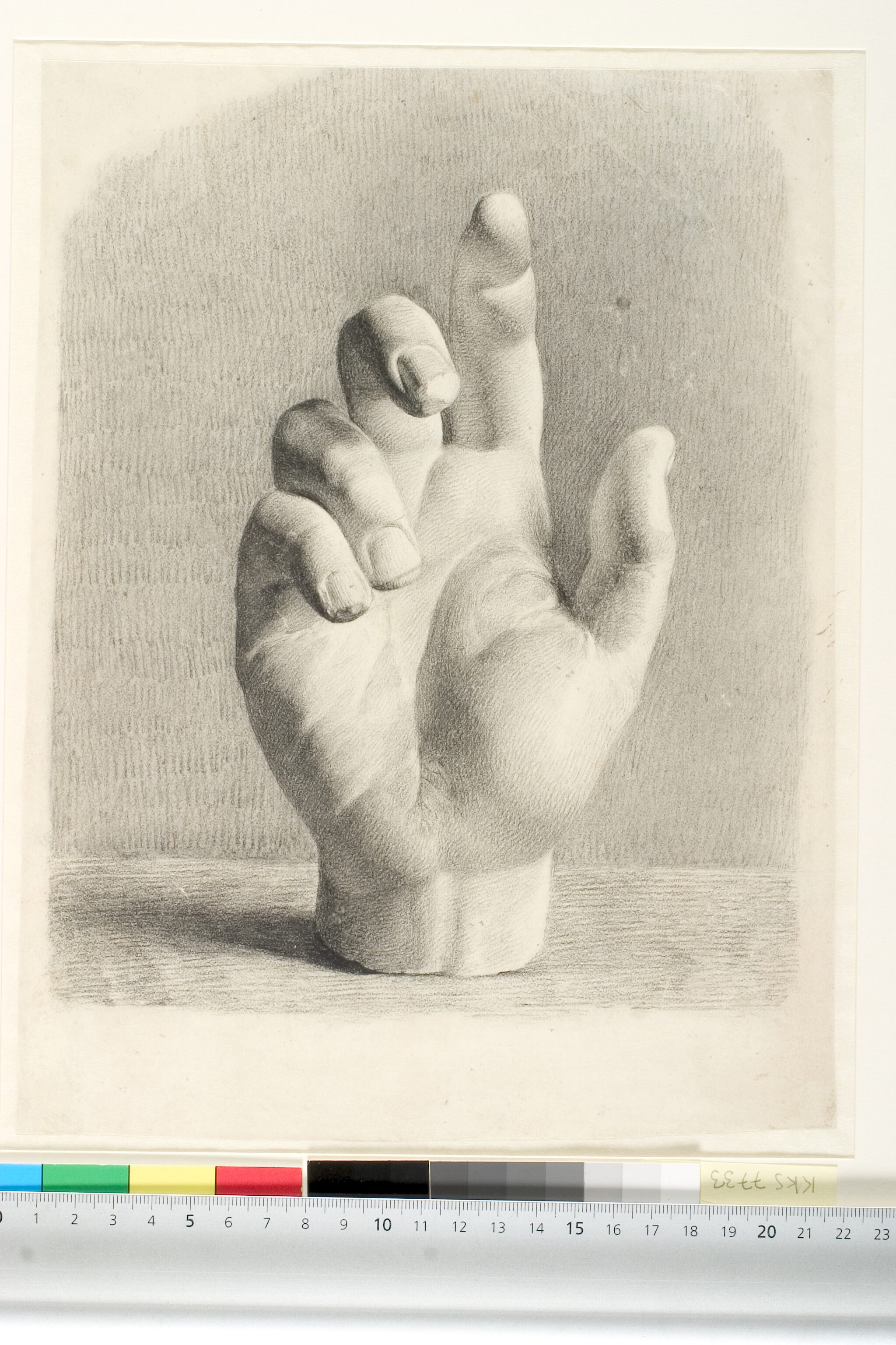 En hånd, tegnet efter gips