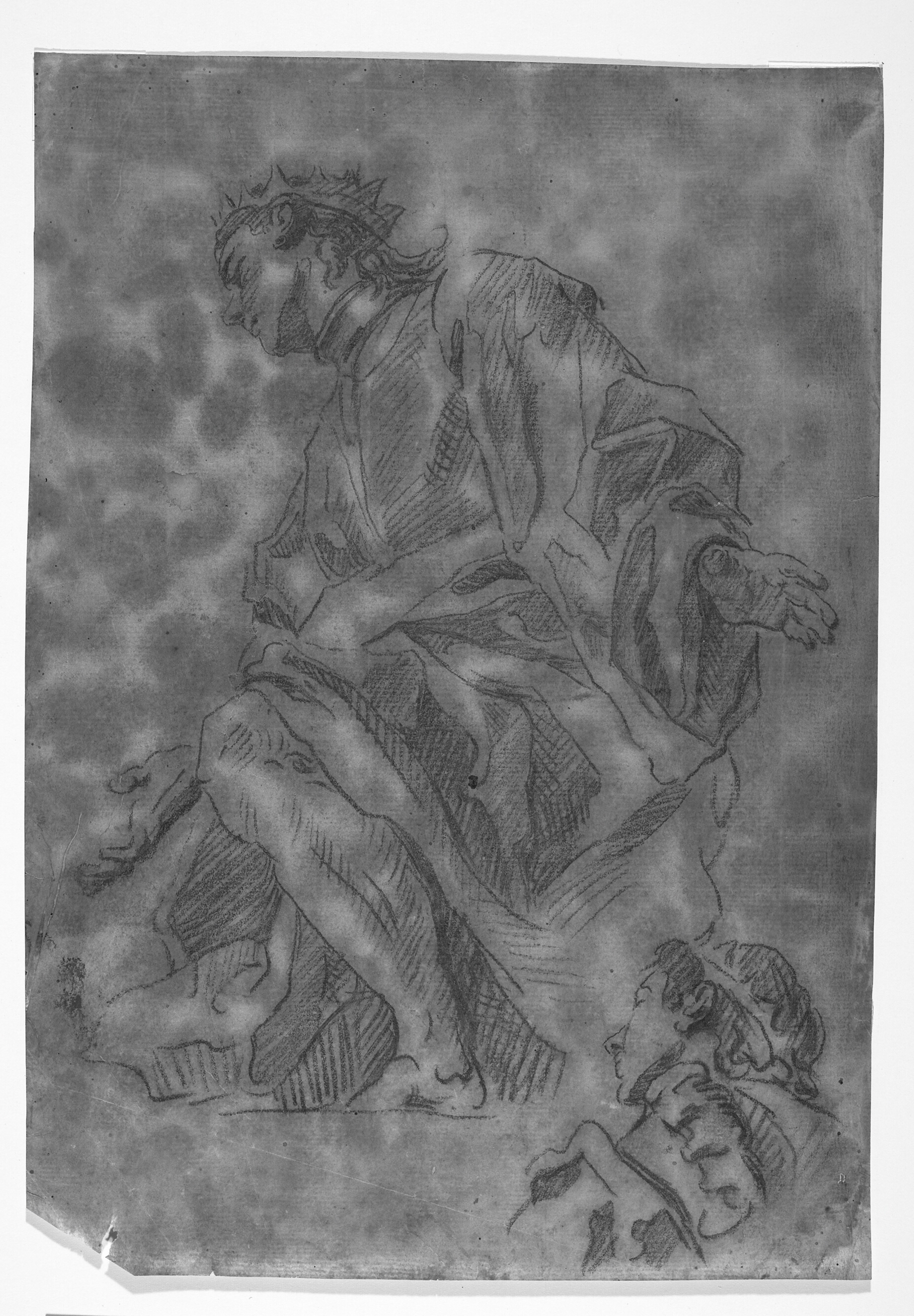 En knælende konge og ansigtet til den samme set fra en anden vinkel