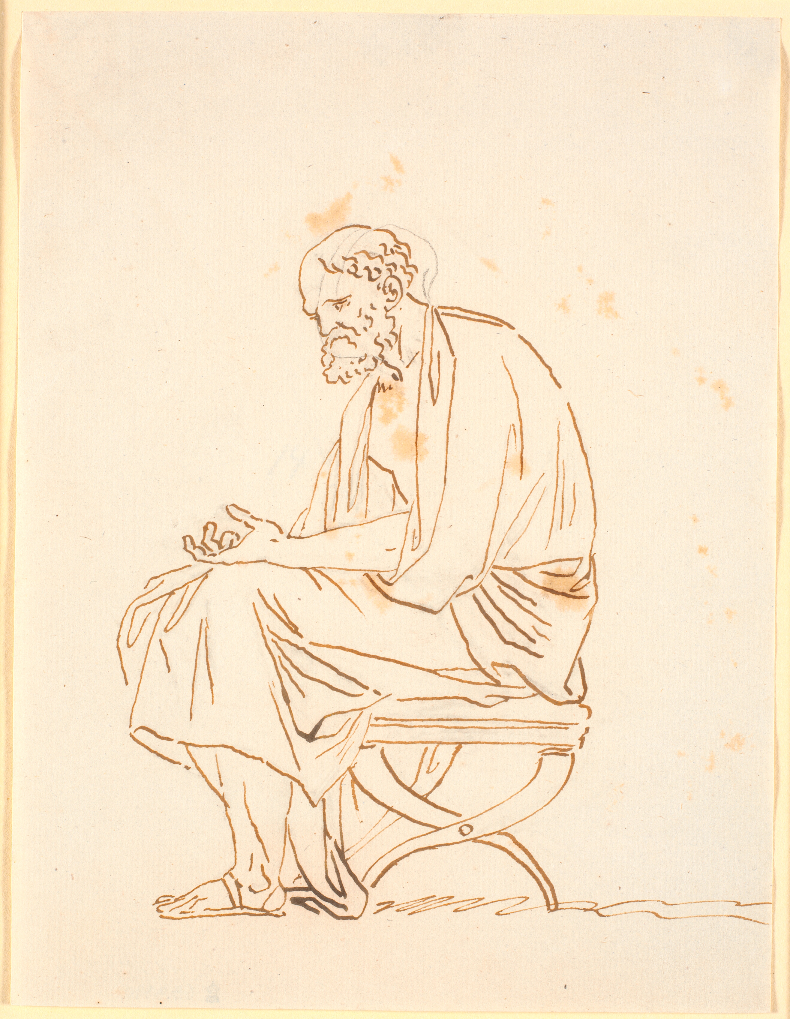 En olding i antik dragt, siddende på en taburet, i profil t.v.