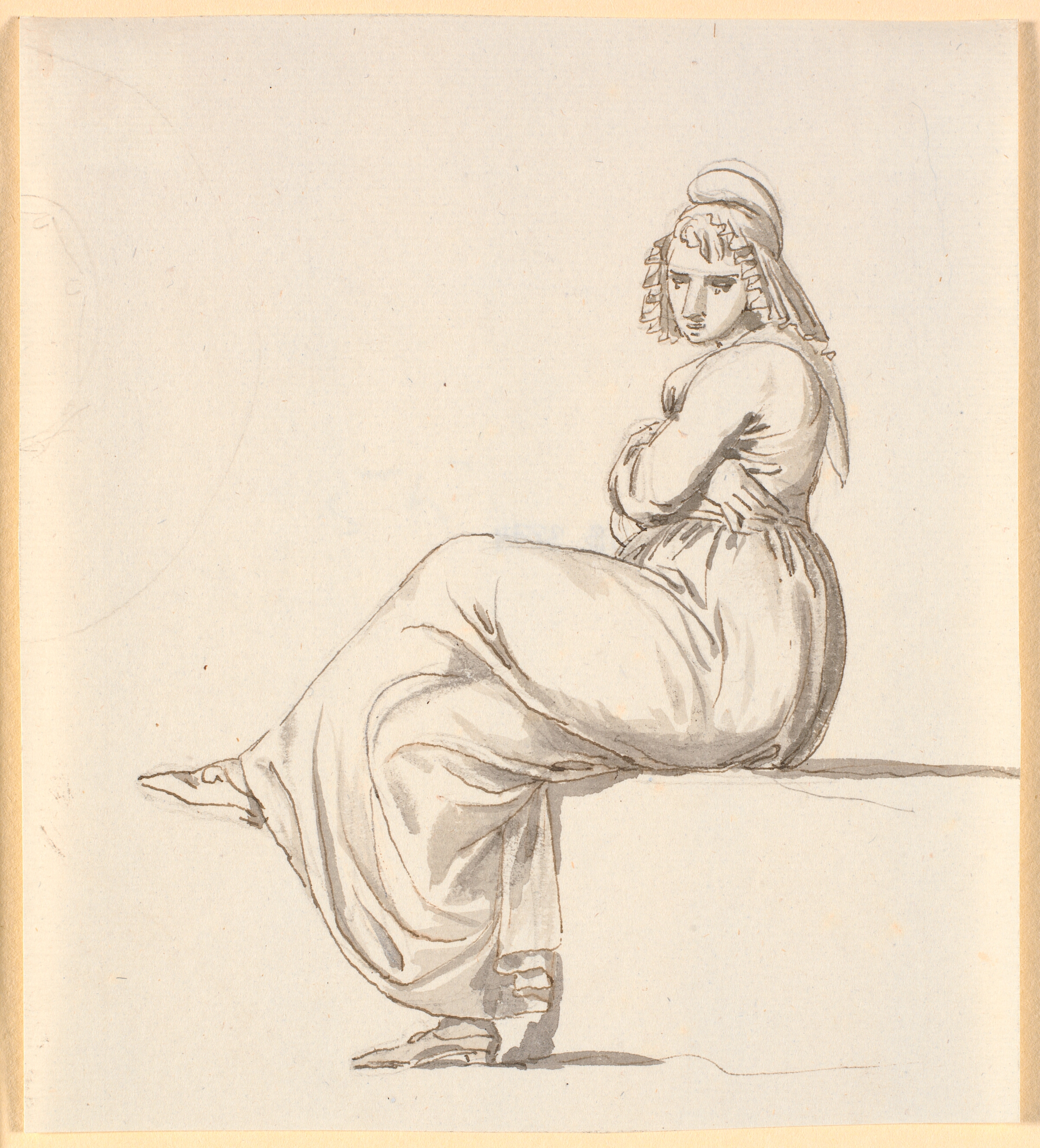 Siddende frugtsommelig kone med korslagte arme, i profil til venstre