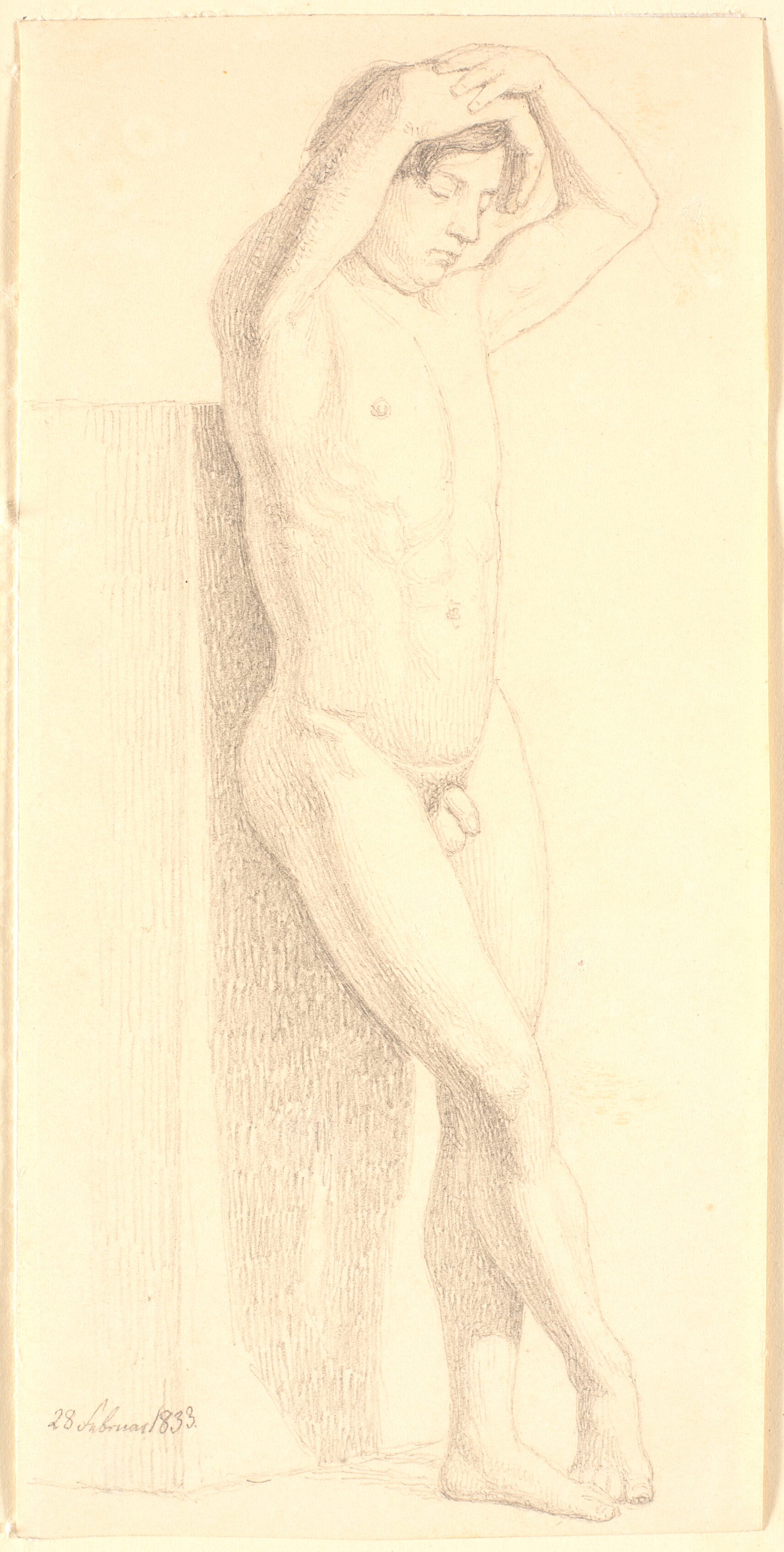 Stående mandlig model med armene samlet over hovedet. Vendt mod højre