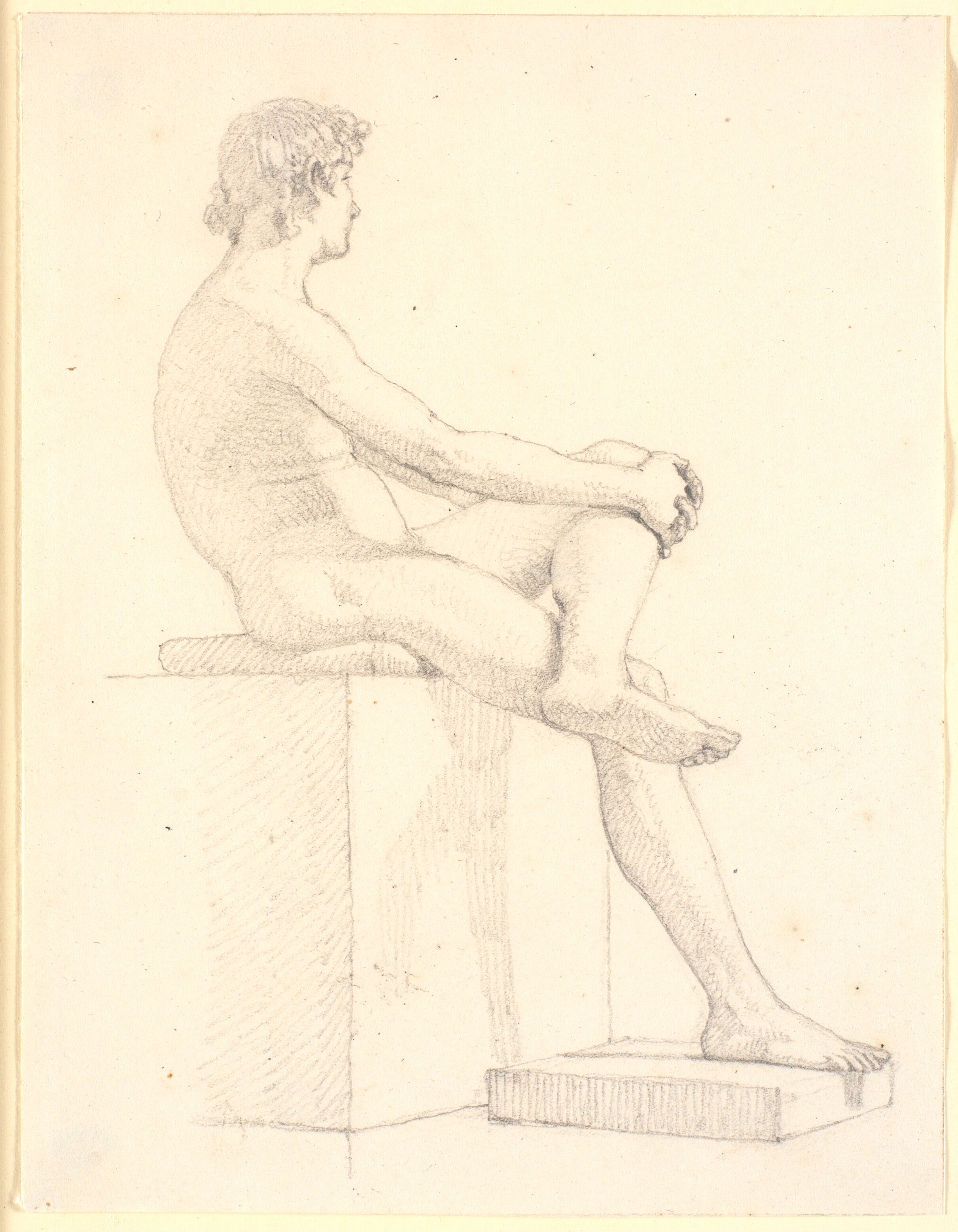 Ung, siddende mandlig model