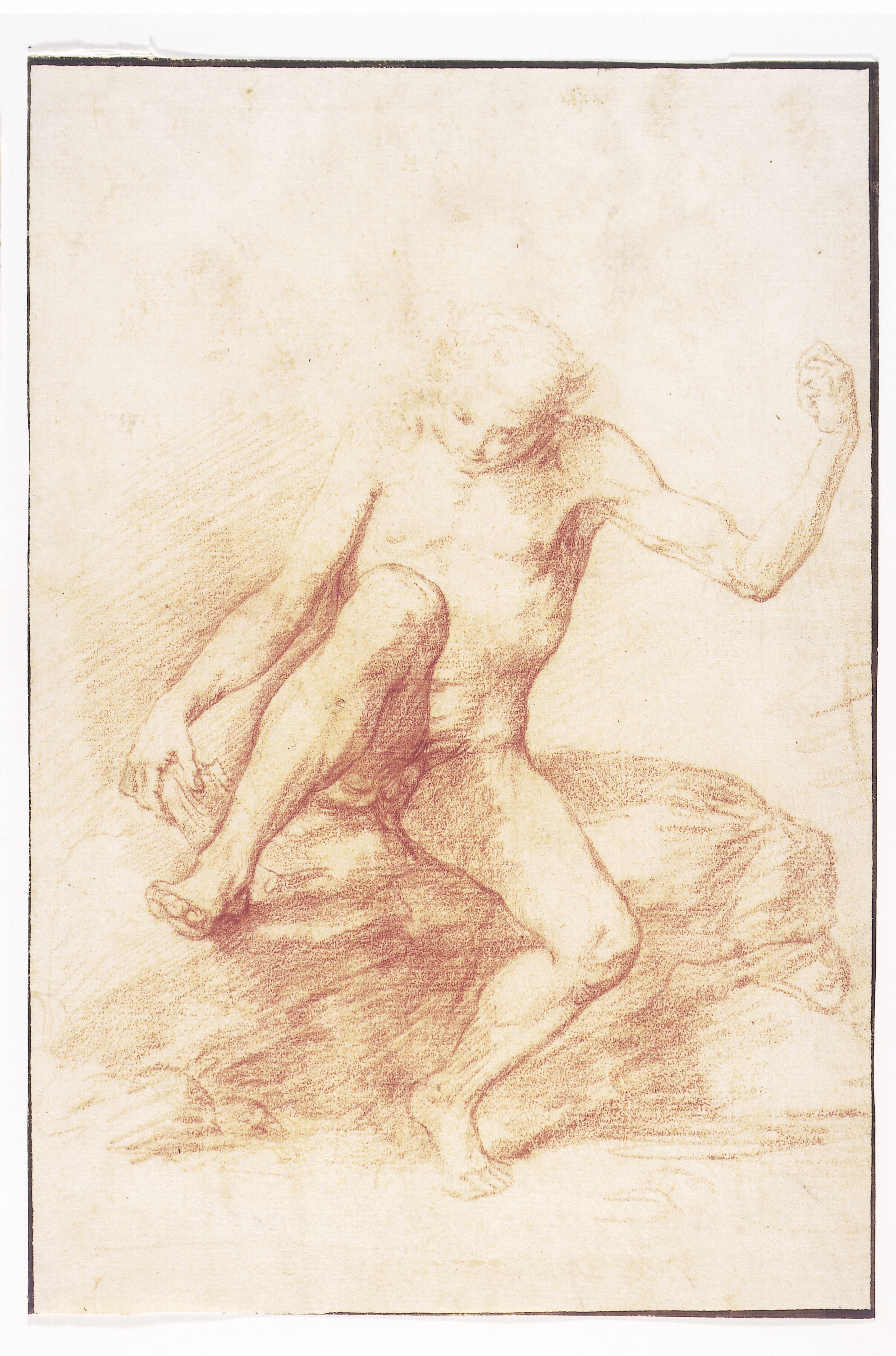 Siddende nøgen dreng