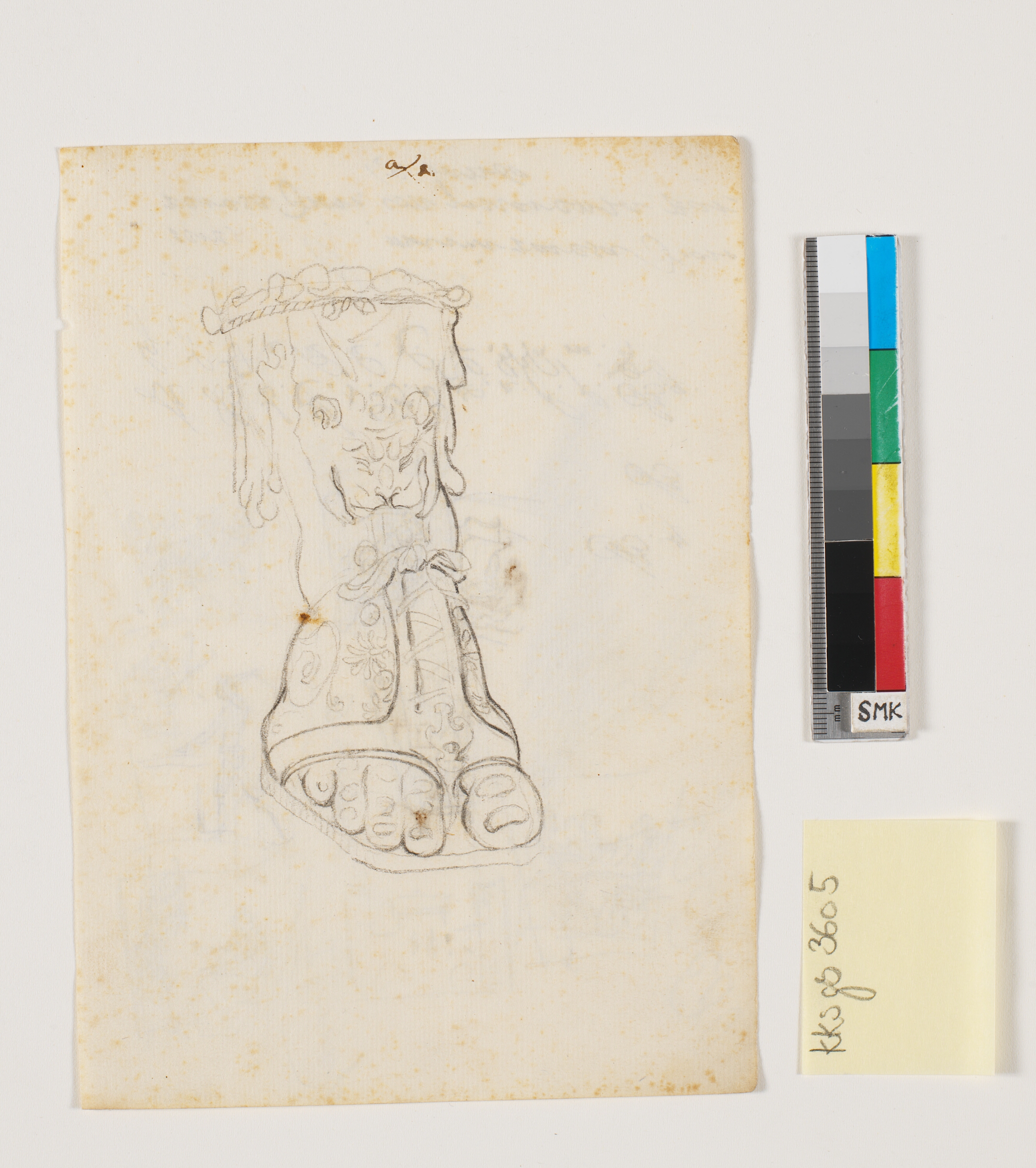 En fod med en ornamenteret sandal