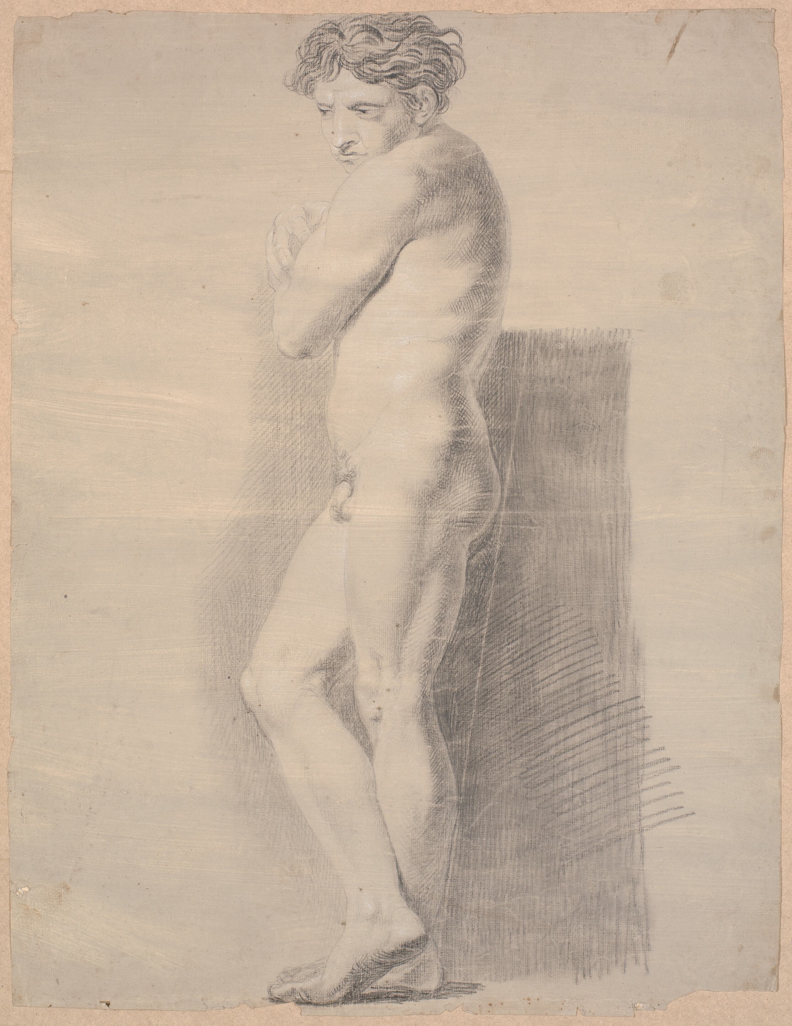 Stående model. Profil t.v. Armene foldet over brystet. Fødderne krydset