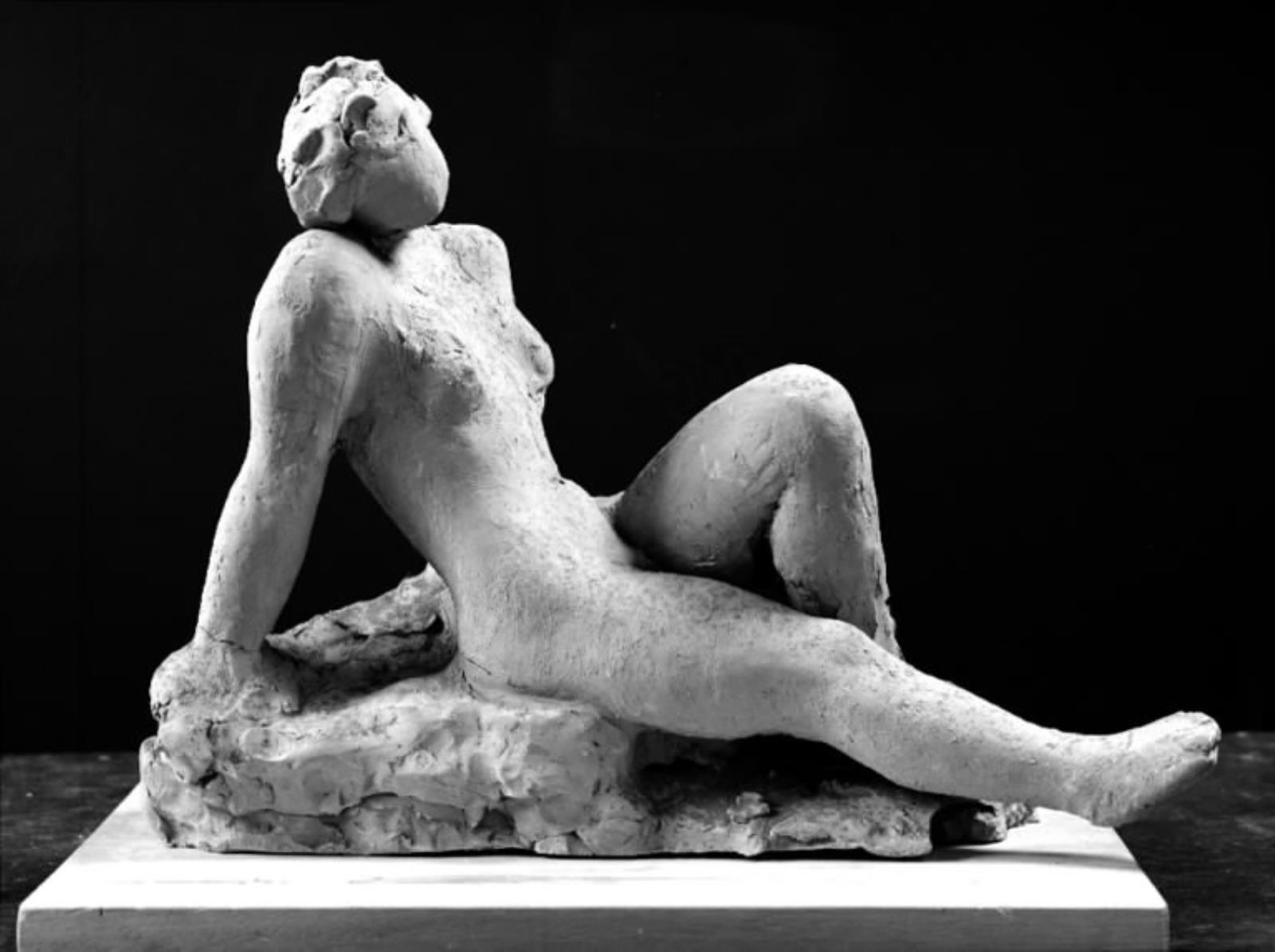 Siddende nøgen pige, Gerhard Henning, 1930-1939