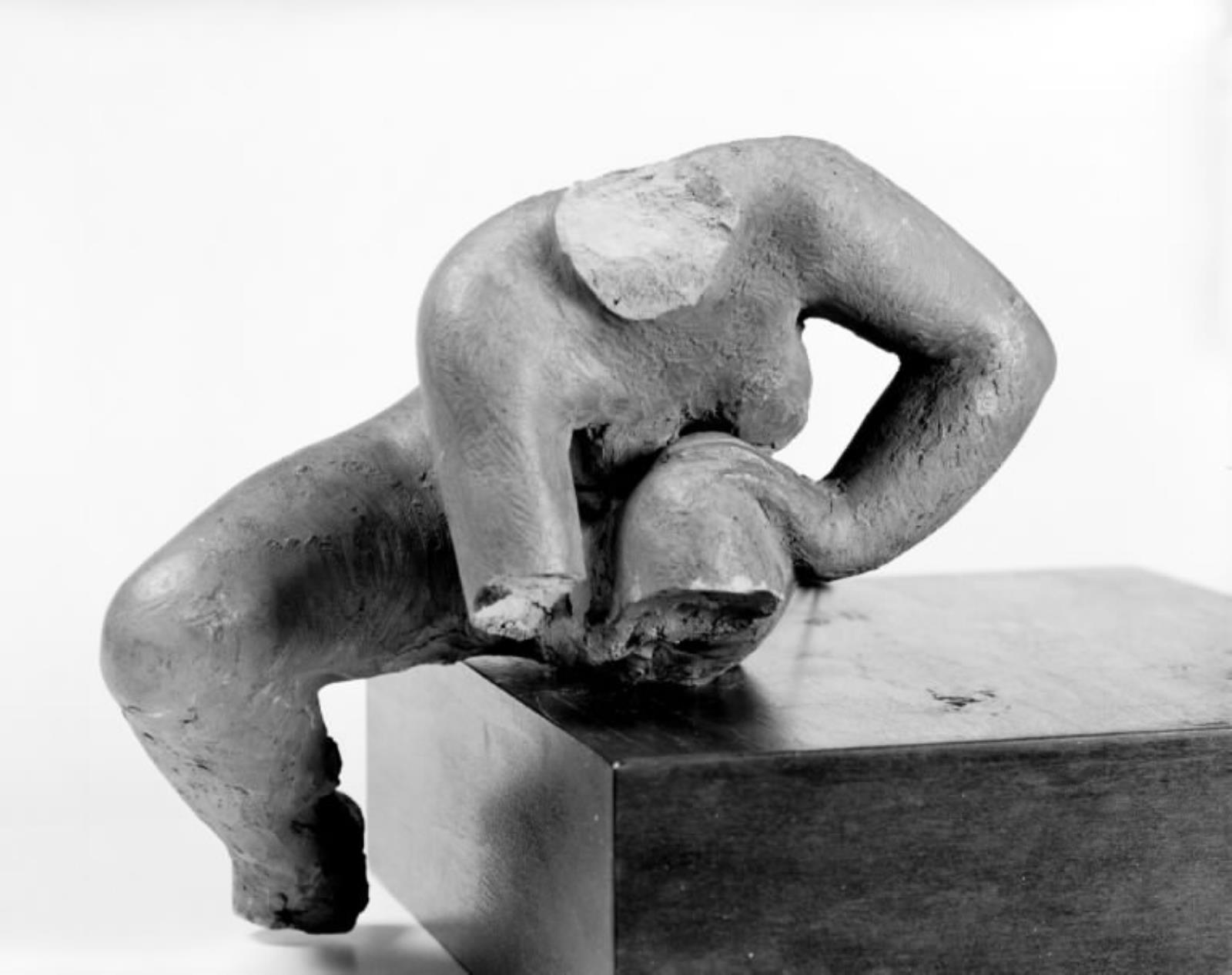Siddende kvindetorso, Gerhard Henning, 1930-1939
