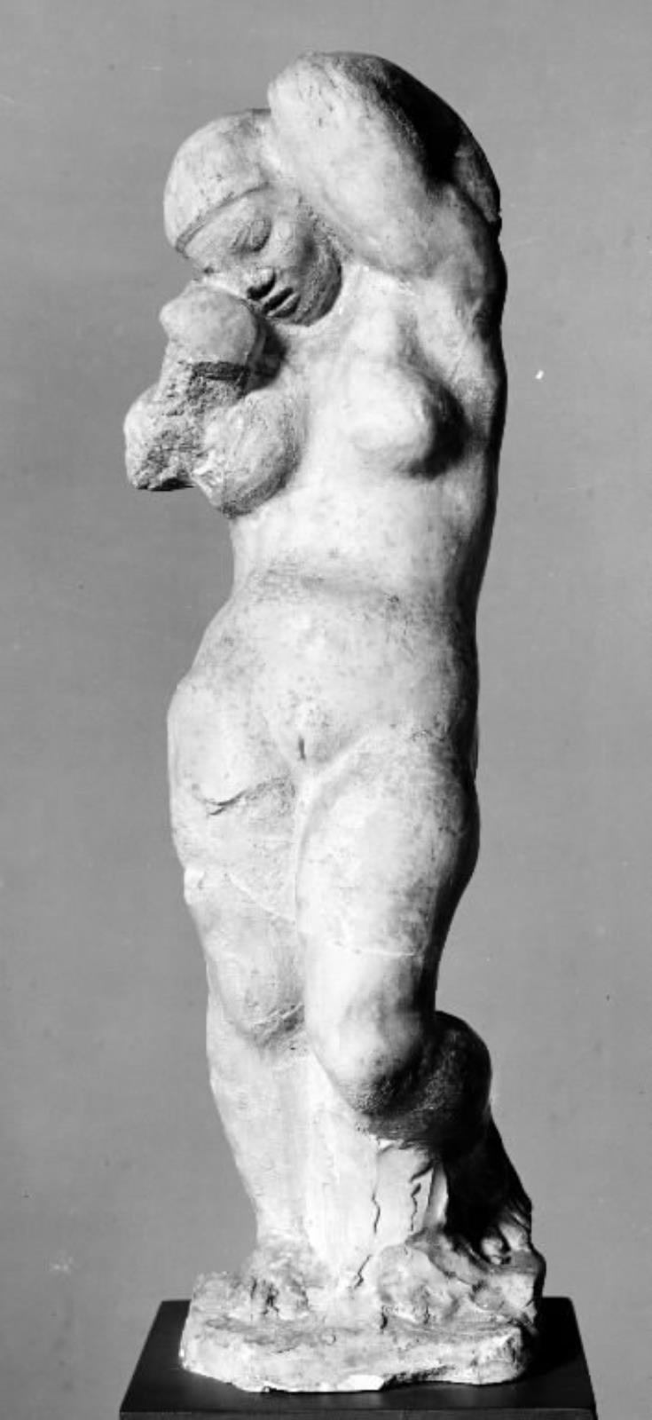 Stående nøgen kvinde