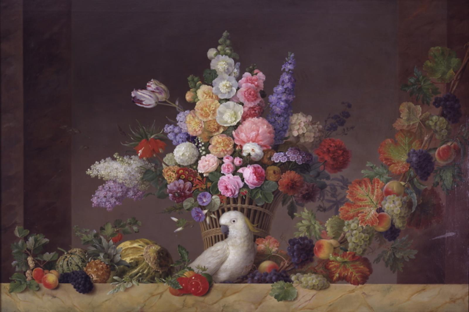 En kurv med blomster, en kakadue og en frugtranke