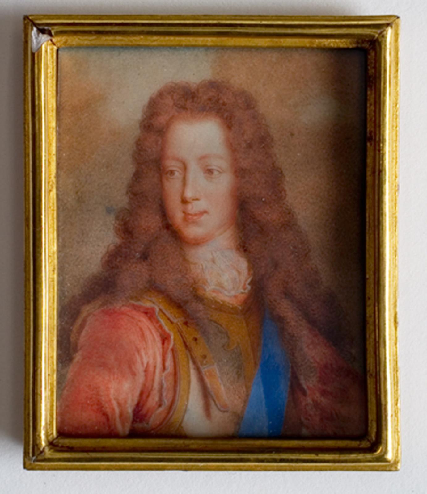 Herre med kyras og blåt bånd