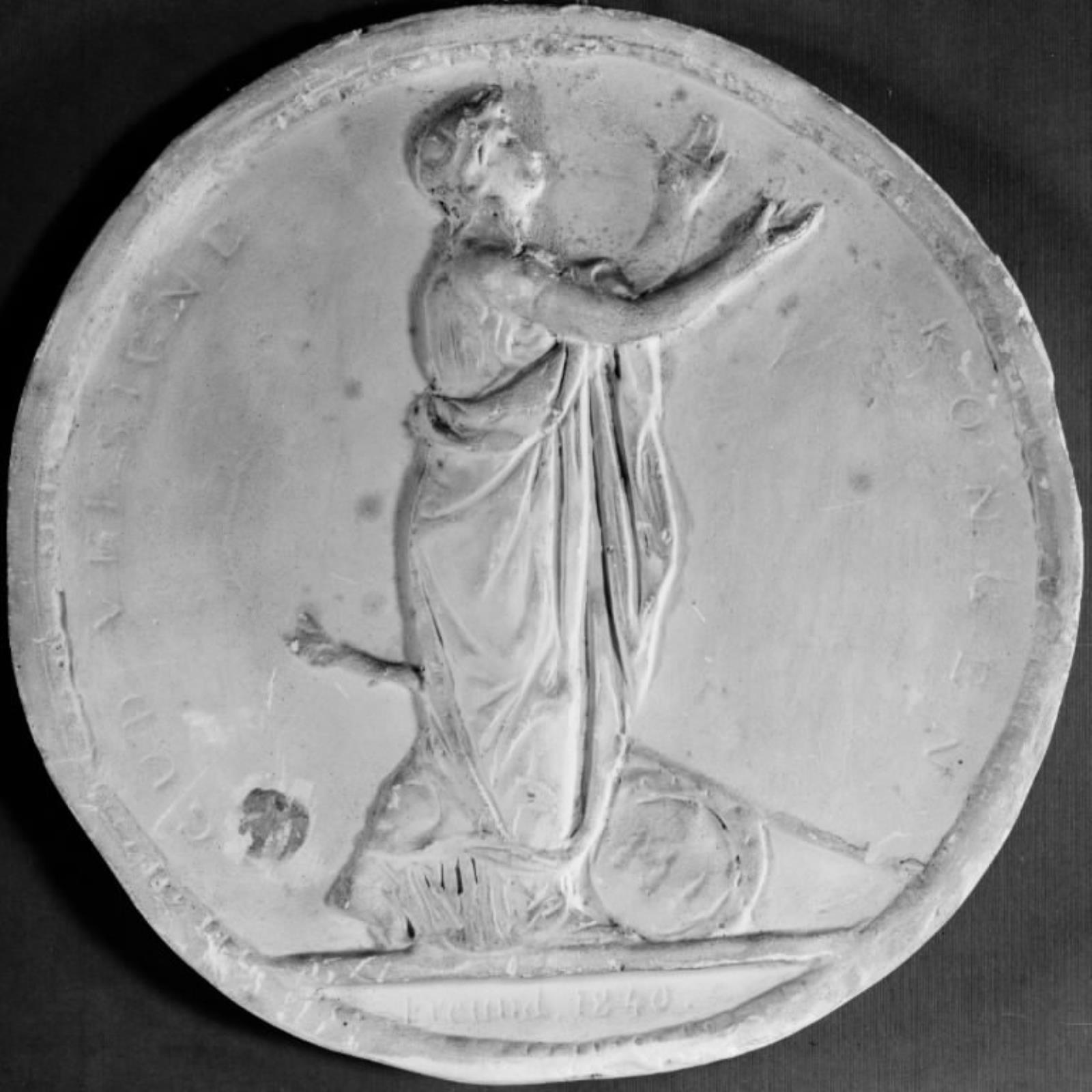 Danmark i en kvindes skikkelse, stående med oprakte hænder