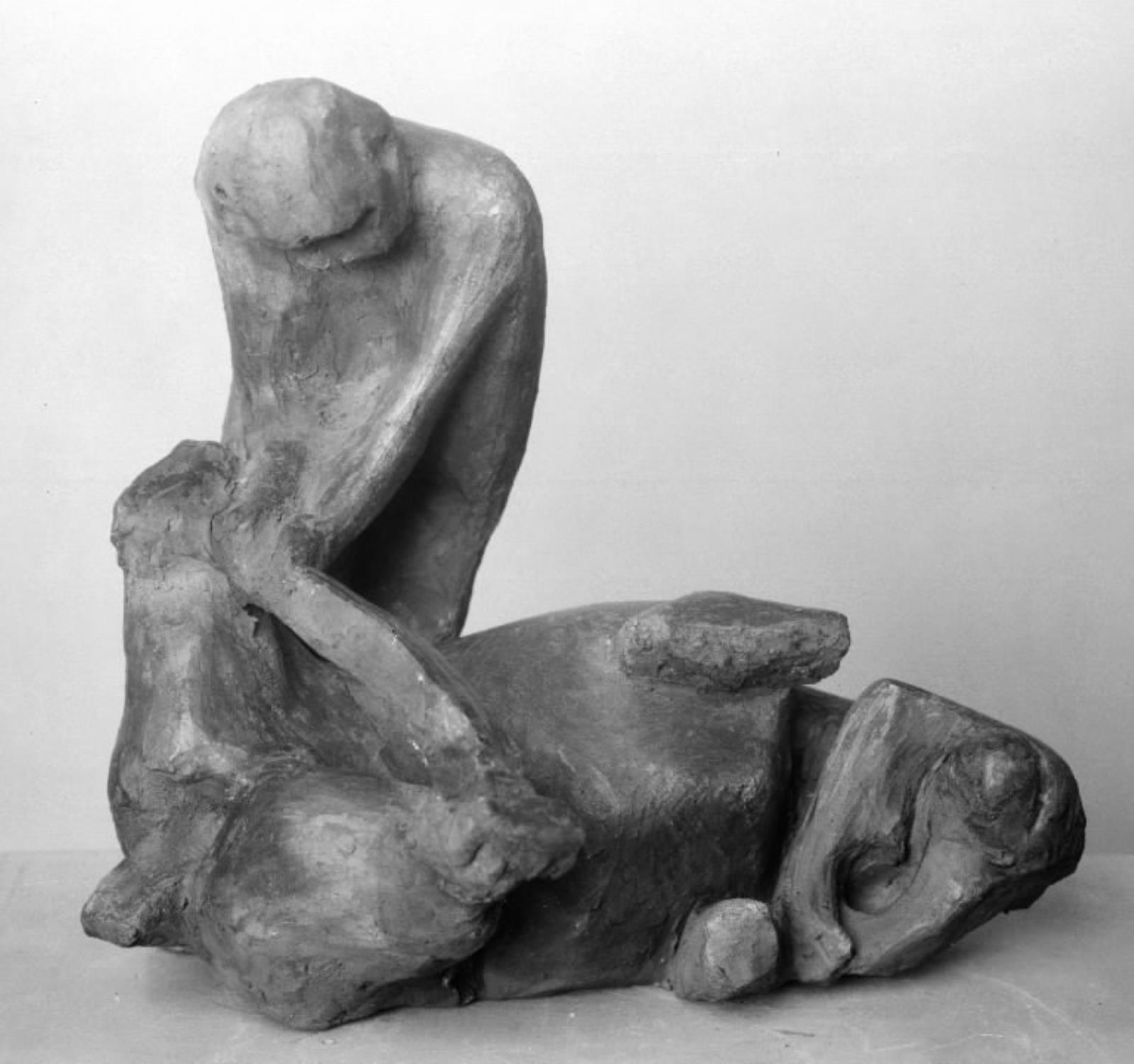 Slagtegruppe. En mand med et slagtet dyr, Jørgen Haugen Sørensen, 1958