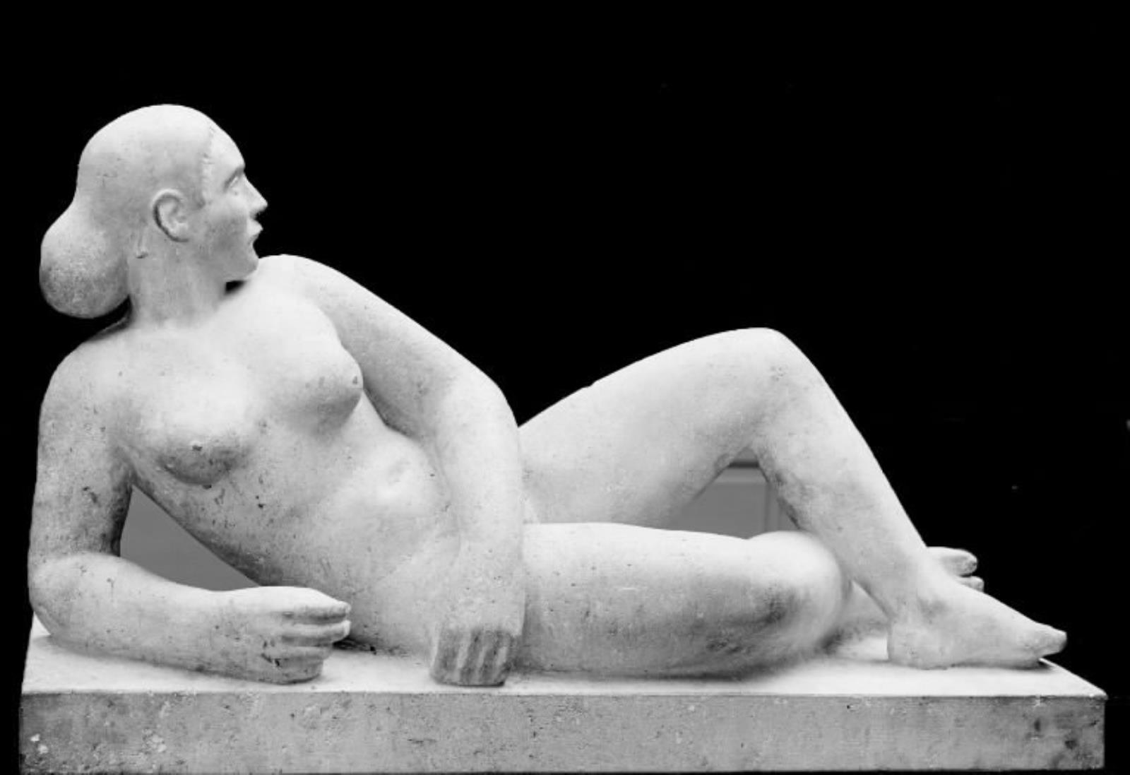 Liggende nøgen kvinde