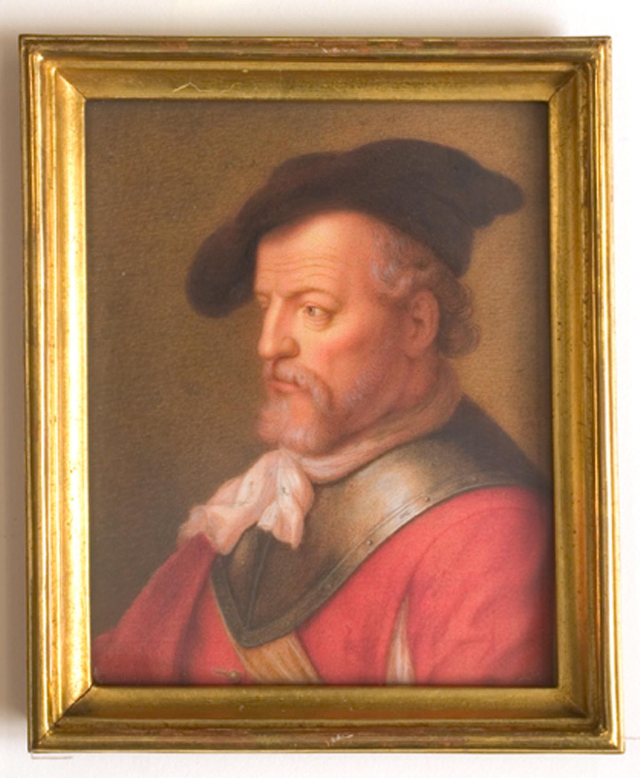 Mand med brun baret og brystpanser