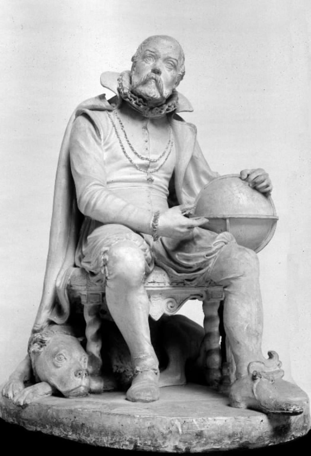 Astronomen Tycho Brahe siddende i en stol med en stjerneglobus ved siden; under stolen ligger en hund