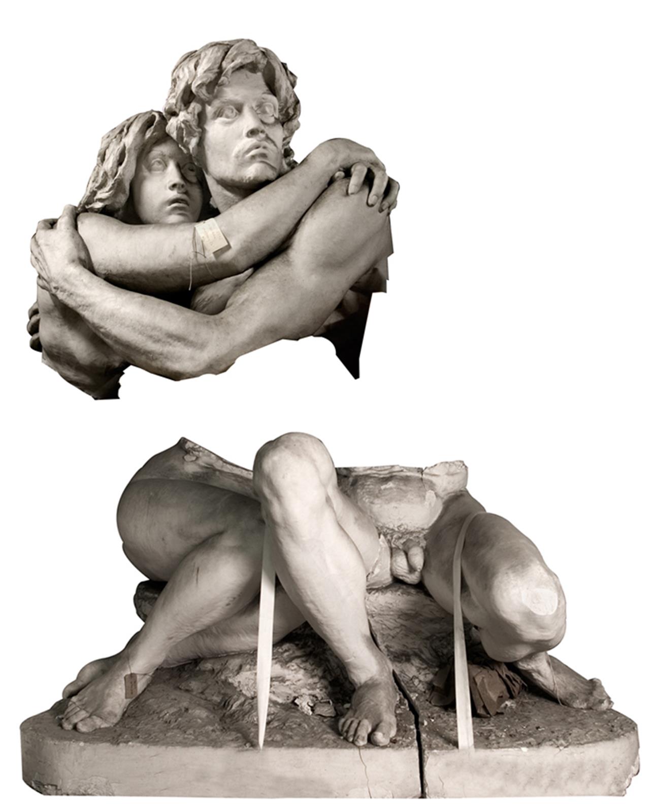 Gud kaldte. Siddende Adam og Eva, der omfavner hinanden