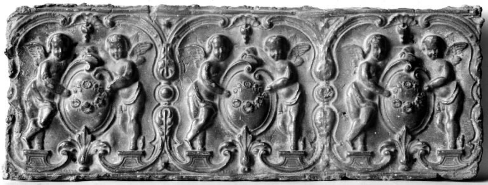 To putti stående med et blomsterbesat skjold, Неизвестный художник, 1687-1887