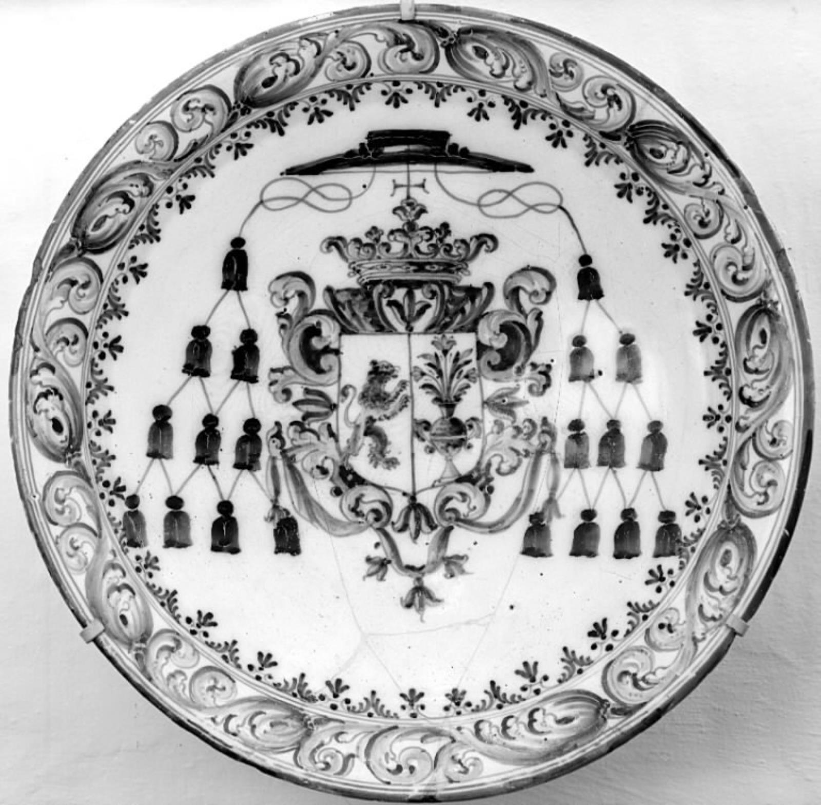 Fajancefad med en ærkebiskops våben