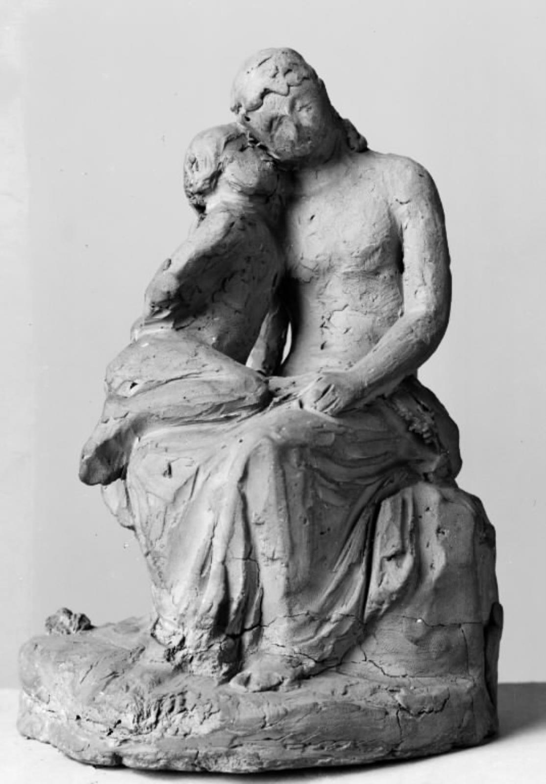 Amor hvisker en ung pige i øret. Siddende ung pige lytter til Amor, der kravler op på hendes skød